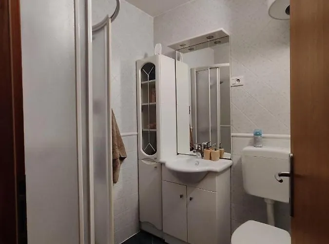 Madora - For Two In Fuzine, Near The 公寓 弗济内